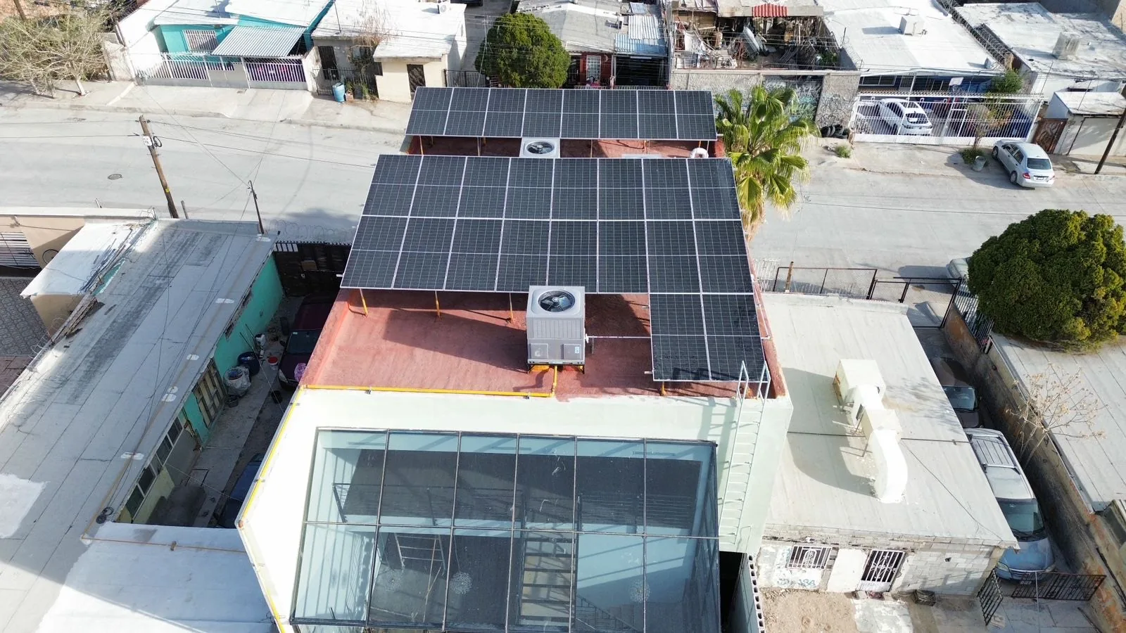 Paneles solares local comercial Jardín de eventos, Granjero
