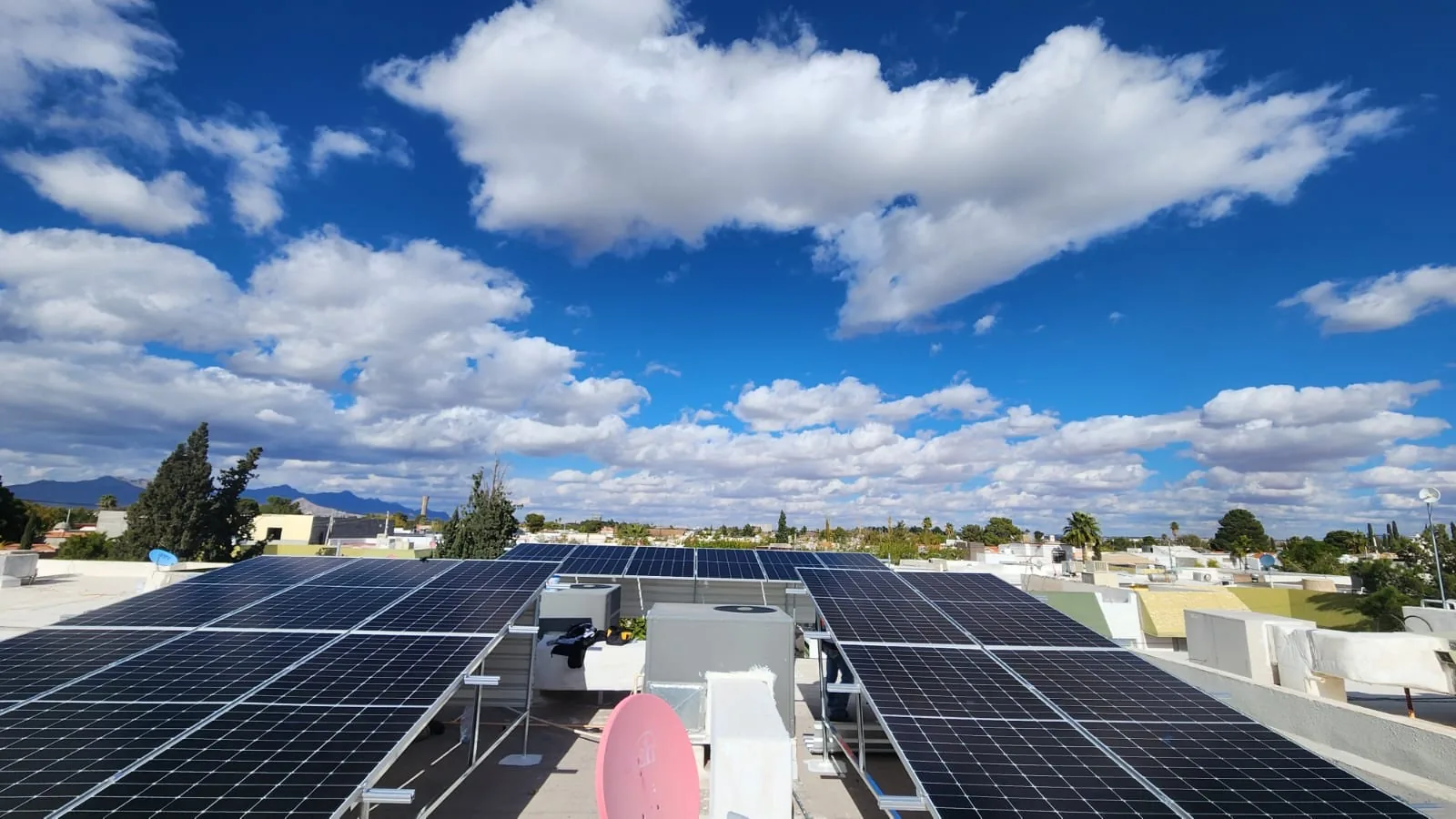 Mantenimiento de paneles solares en Ciudad Juárez