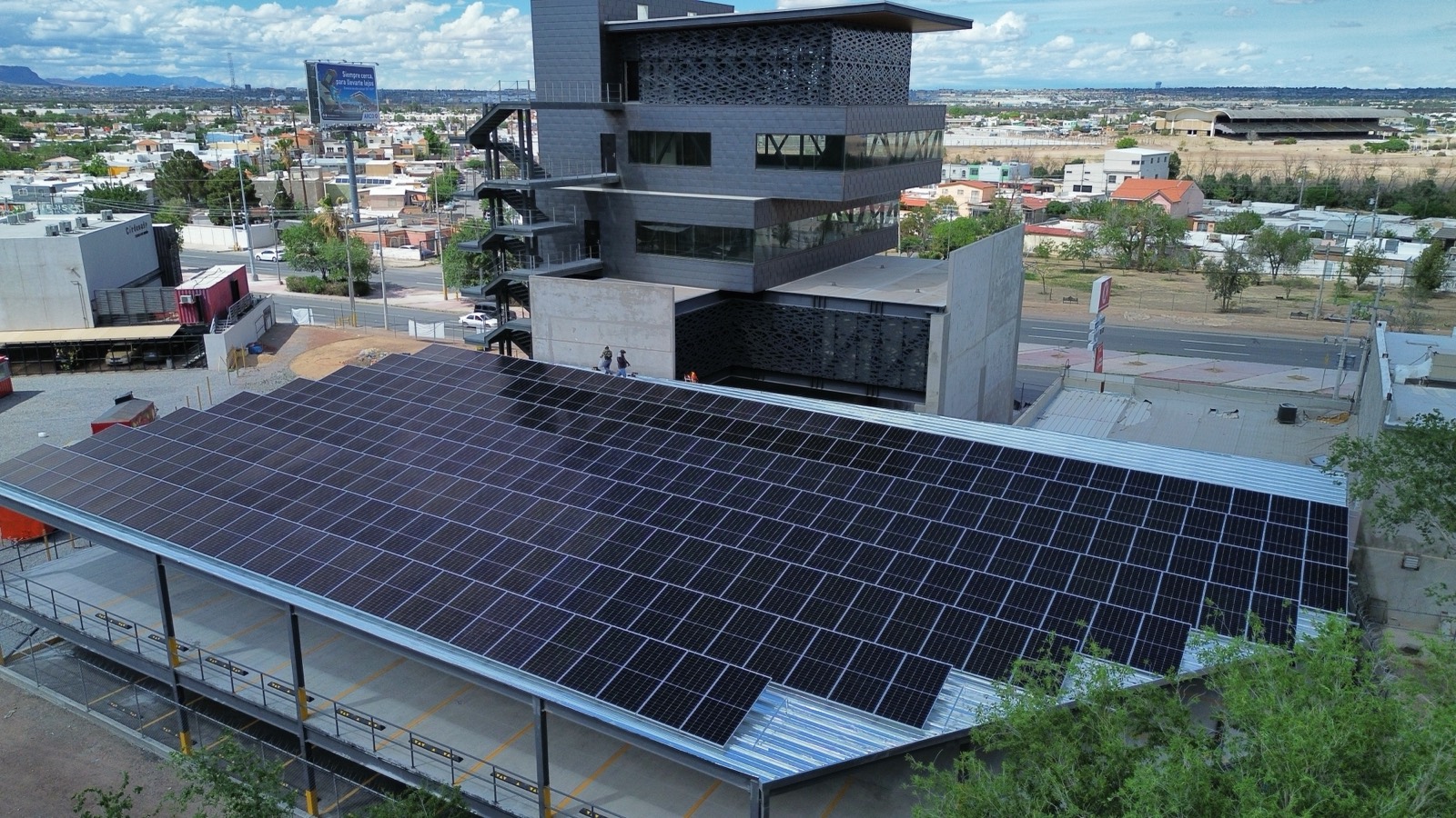 Paneles solares en un negocio de Ciudad Juárez