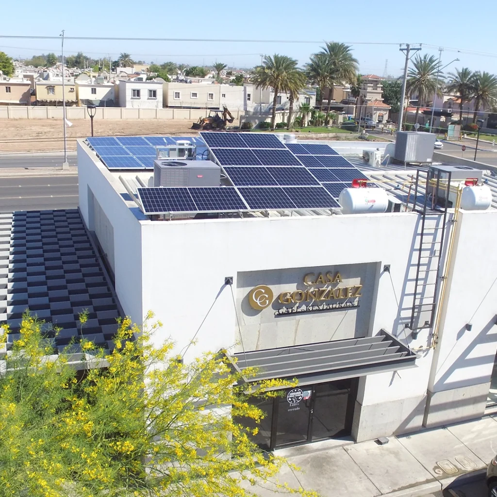 Paneles solares en un negocio de Ciudad Juárez